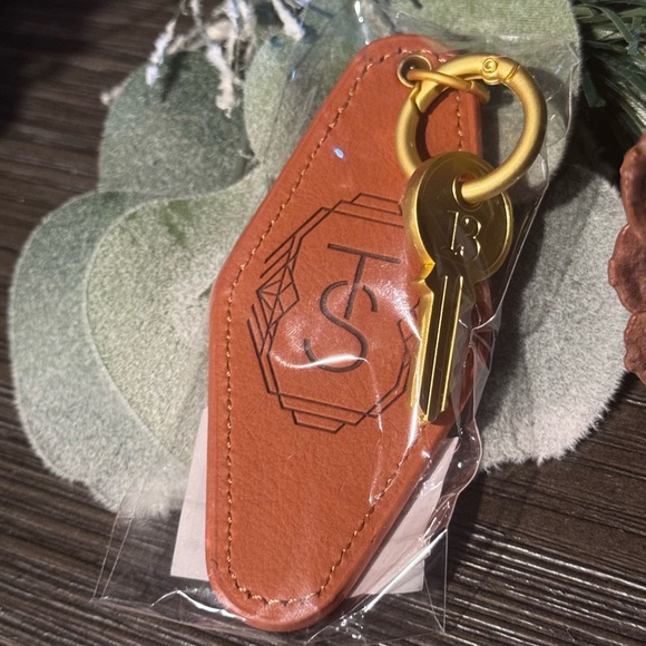 Taylor Swift The Life of a Showgirl Faux Hotel Key Keychain - Picture 2 of 5